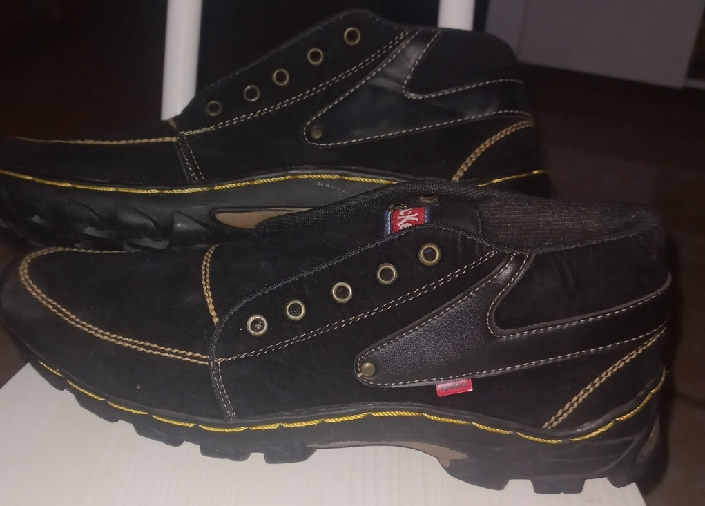 produk SEPATU HITAM KIKERS NO 43