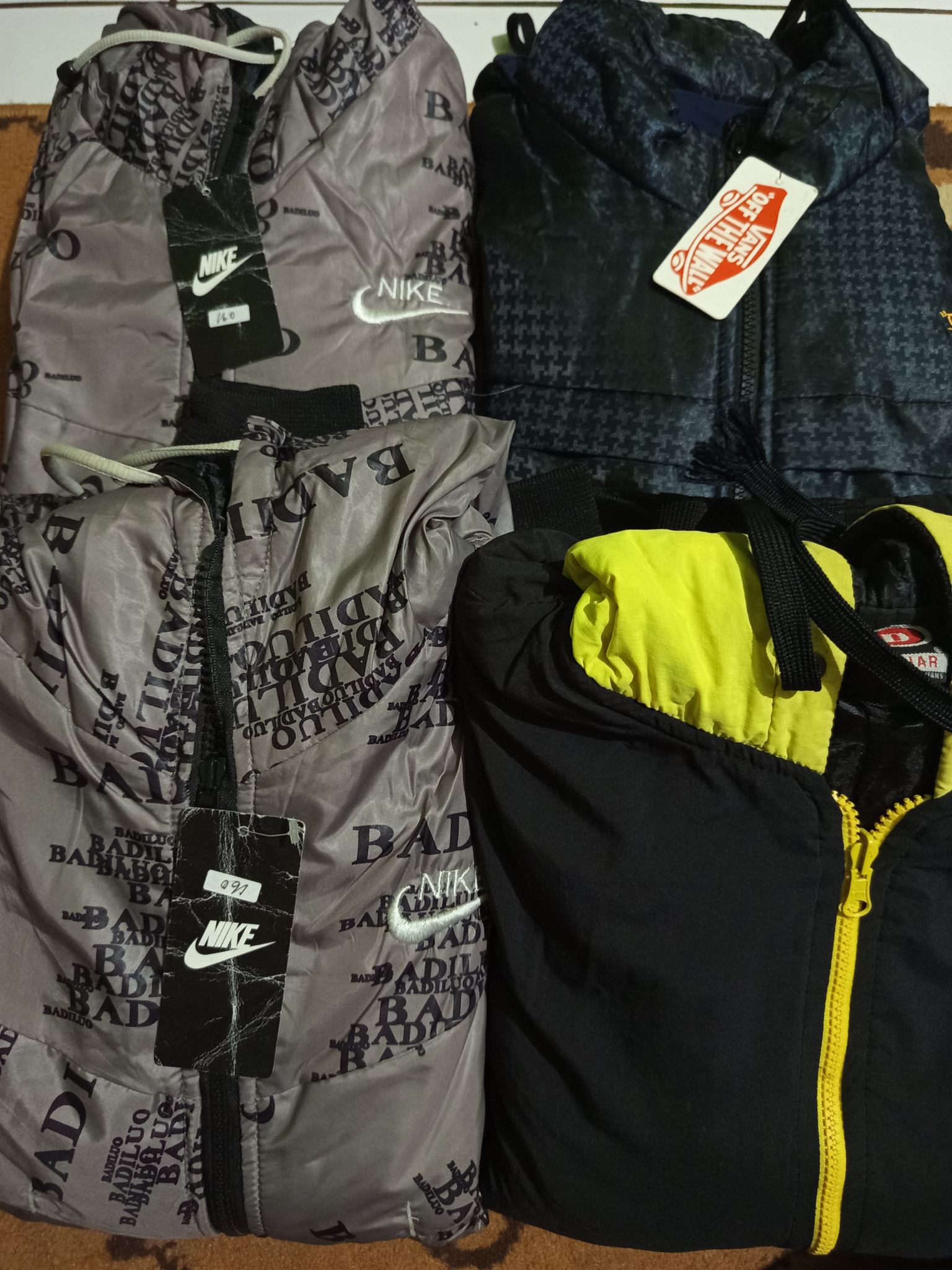 produk Jaket Pria Bahan Parasut